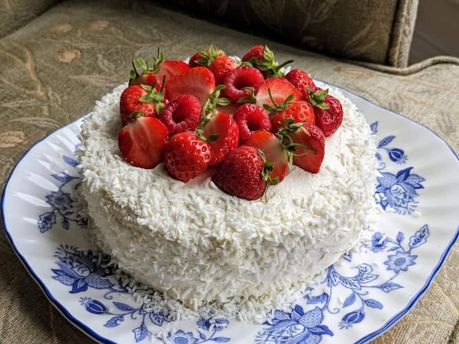 Berries Sponge Cake