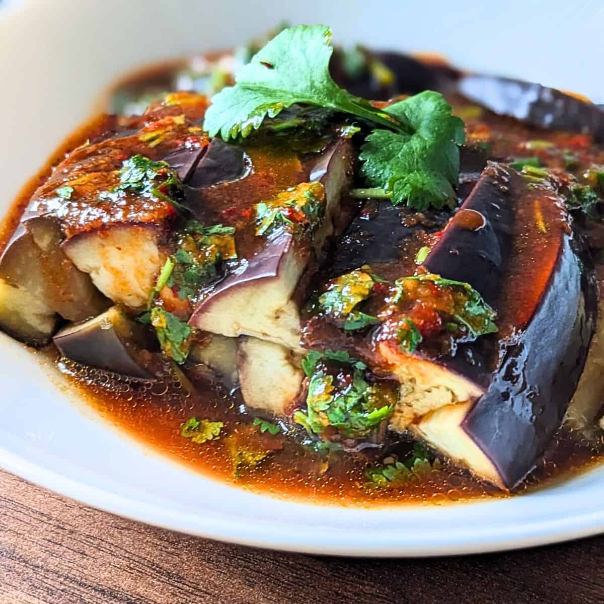 Steamed Aubergine with Garlic & Chili Sauce 涼拌茄子