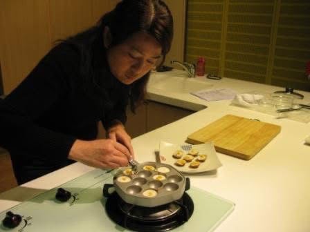 Bonnie is cooking Kanom Krok for cooking video shooting