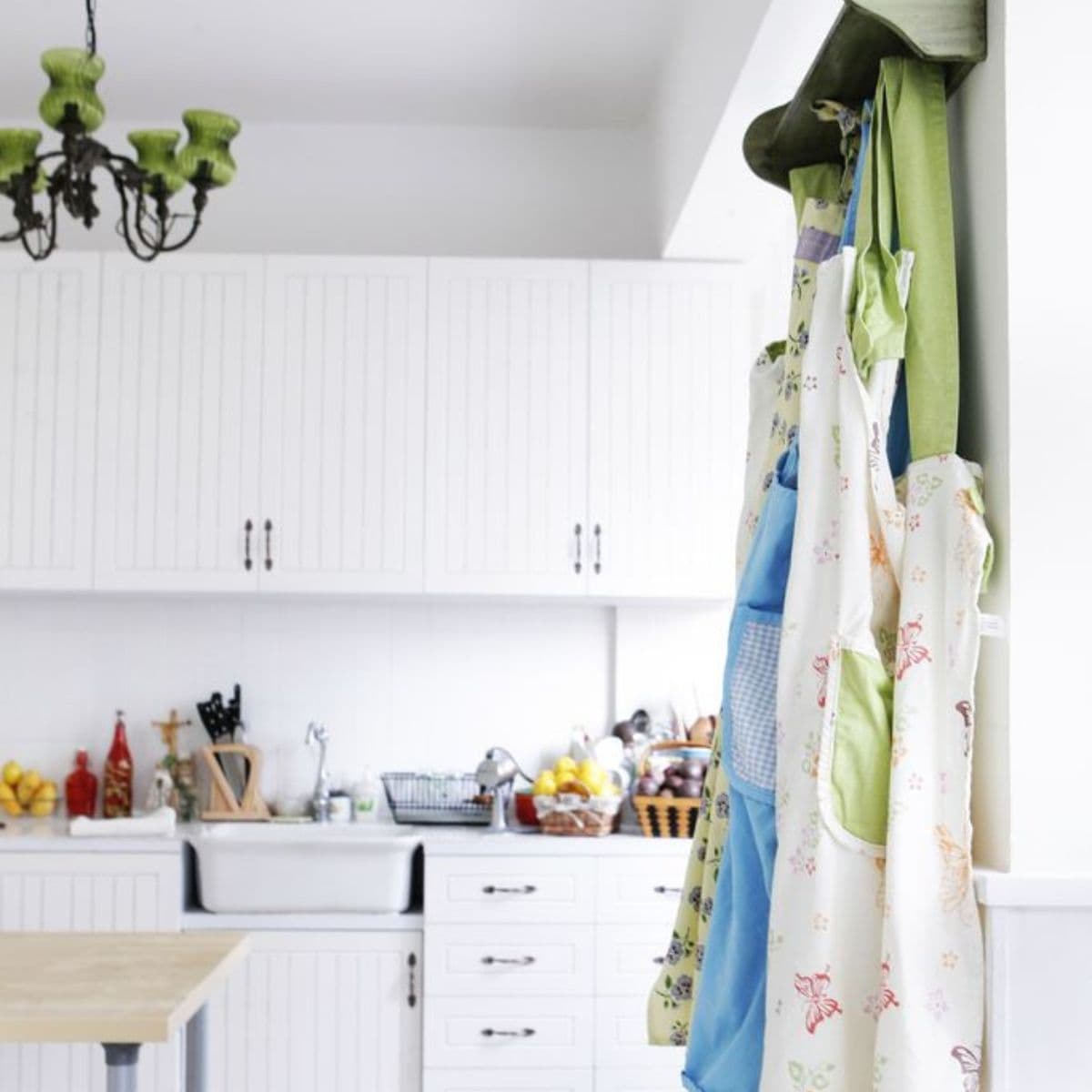Yves Kitchen with country style kitchen cabinet and apron