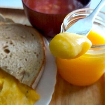 Lemon Curd serve with bread