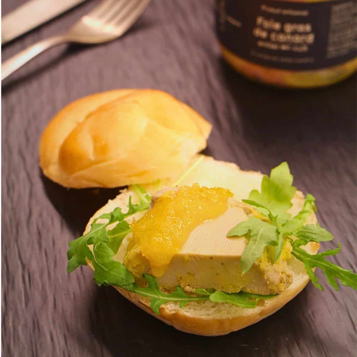 Foie Gras Mi-Cuit 半熟鴨肝配鮮橙果皮醬與法式軟包